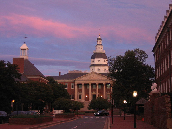 800px-2006_09_19_-_Annapolis_-_Sunset_over_State_House.jpg
