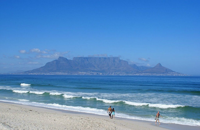1024px-Table_Mountain_DanieVDM.jpg