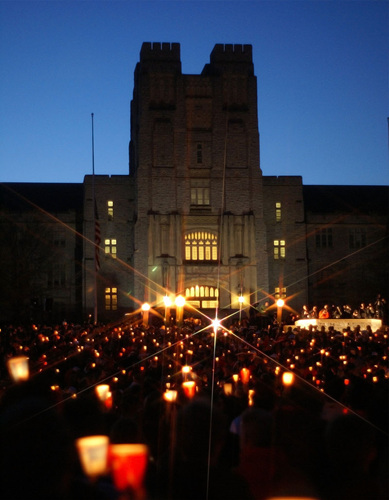 800px-Virginia_Tech_massacre_candlelight_vigil_Burruss.jpg
