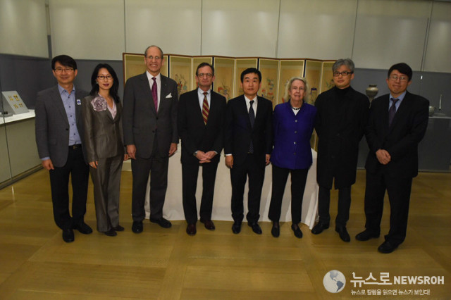 1. Metropolitan Museum Signs Memorandum of Understanding withKoreas Ministry of Culture.jpg