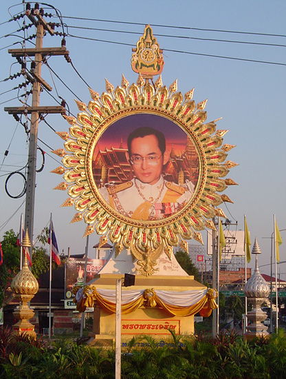 King_bhumibol_monument.jpg