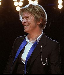 David-Bowie_Chicago_2002-08-08_photoby_Adam-Bielawski-cropped.jpg