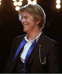 David-Bowie_Chicago_2002-08-08_photoby_Adam-Bielawski-cropped.jpg