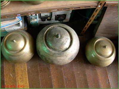 Korean_chamber_pots.jpg