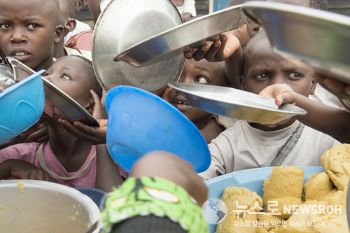 Pupils receive lunch at Bwerangula Primary School in Kitchanga, North Kivu, eastern Democratic Republic of the Congo,.jpg
