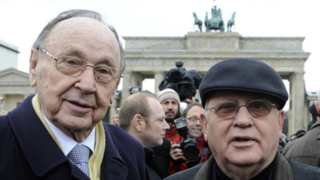 Genscher with Mikhail Gorbachev before Brandenburg in 2009.jpg
