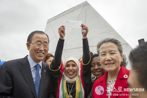 Secretary-General Attends United Nations International Bazaar.jpg