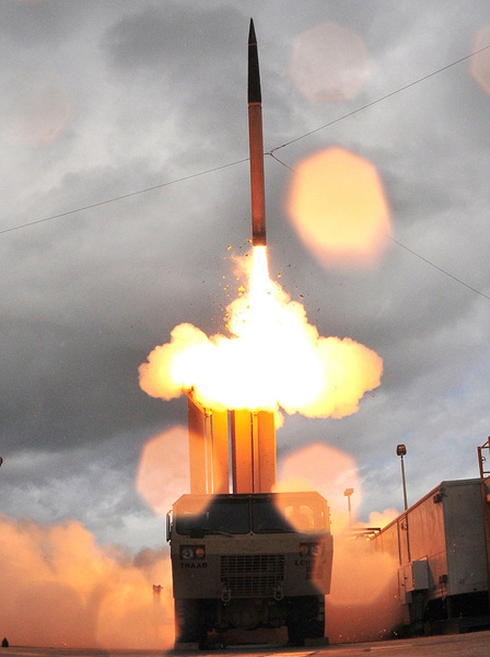 800px-Thaad_missile_and_launcher.jpg