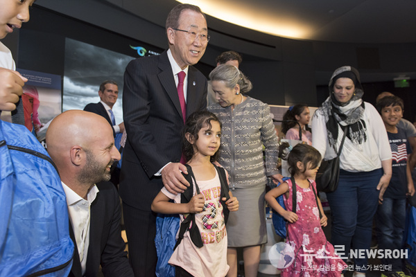 081016 Secretary-General Meets Recently Resettled Refugees, Los Angeles.jpg