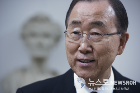 Secretary-General Ban Ki-moon pays a visit to the Abraham Lincoln Presidential Library and Museum in Springfield, Illinois.jpg