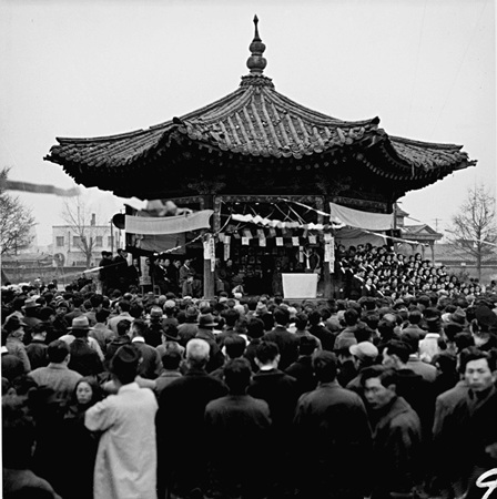 The_35th_anniversary_of_Samiljeol(Independence_movement_day_of_1st_March)_in_Tapgol_Park,_Seoul_Republic_of_Korea.jpg