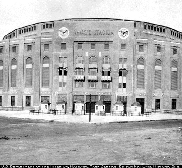 Yankee_Stadium,1920s.jpg