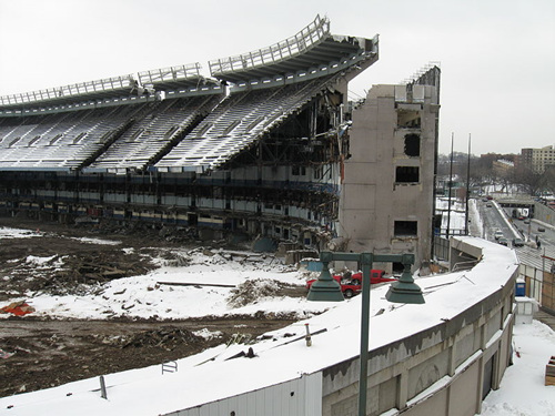 800px-Yankee_Stadium_demolition.jpg