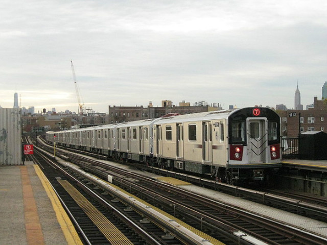 800px-R188_7_train.jpg