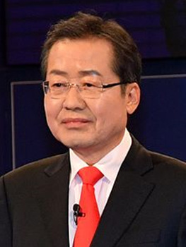 Hong_Jun-pyo_in_2017.jpg