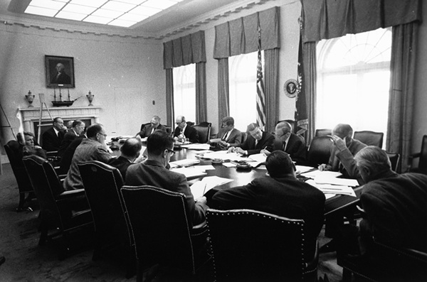 EXCOMM_meeting,_Cuban_Missile_Crisis,_29_October_1962.jpg