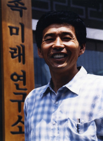 Yoon_Han_Bong_3.jpg