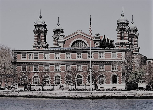 800px-USA-NYC-Ellis_Island_crop.jpg