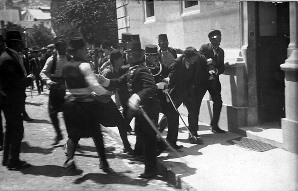 Gavrilo_Princip_captured_in_Sarajevo_1914.jpg