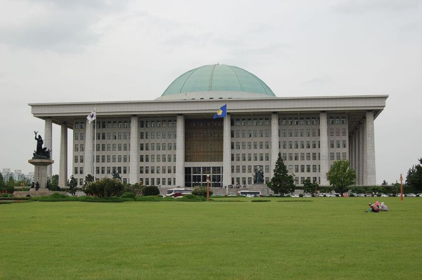 800px-Seoul-National_Assembly-01.jpg