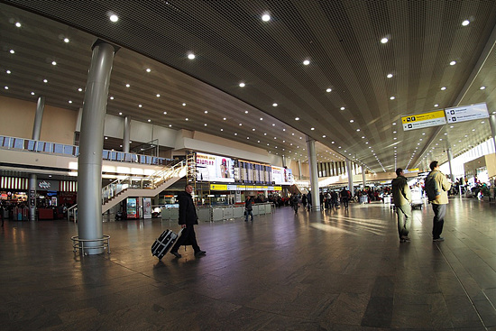 1280px-Sheremetyevo_F_terminal_(31867447248).jpg