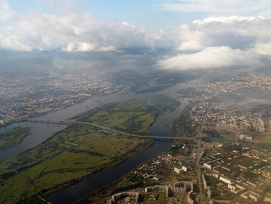 1024px-Aerial_view_of_Krasnoyarsk_1.jpg