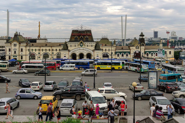 Vladivostok_Railway_station_P8050426_2200.jpg